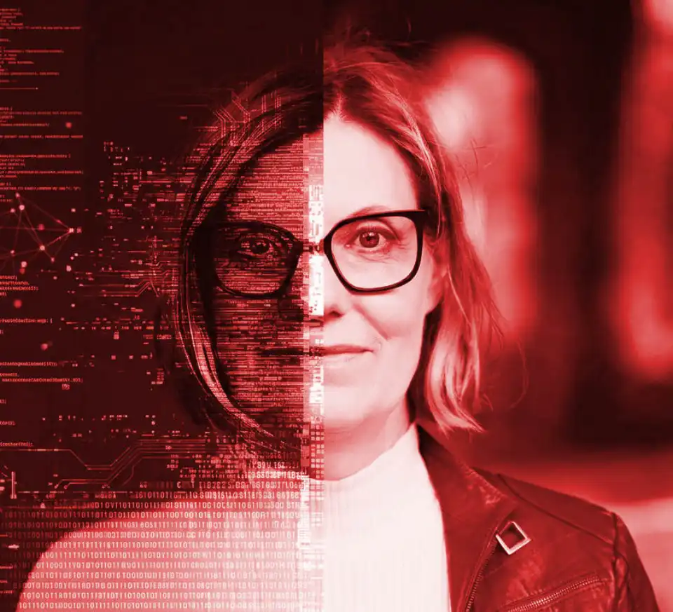 Dorothee Töreki: Digitaler Zwilling & Transformation Dorothee Töreki Porträt halbseitig überlagert mit rotem Digital-Code.